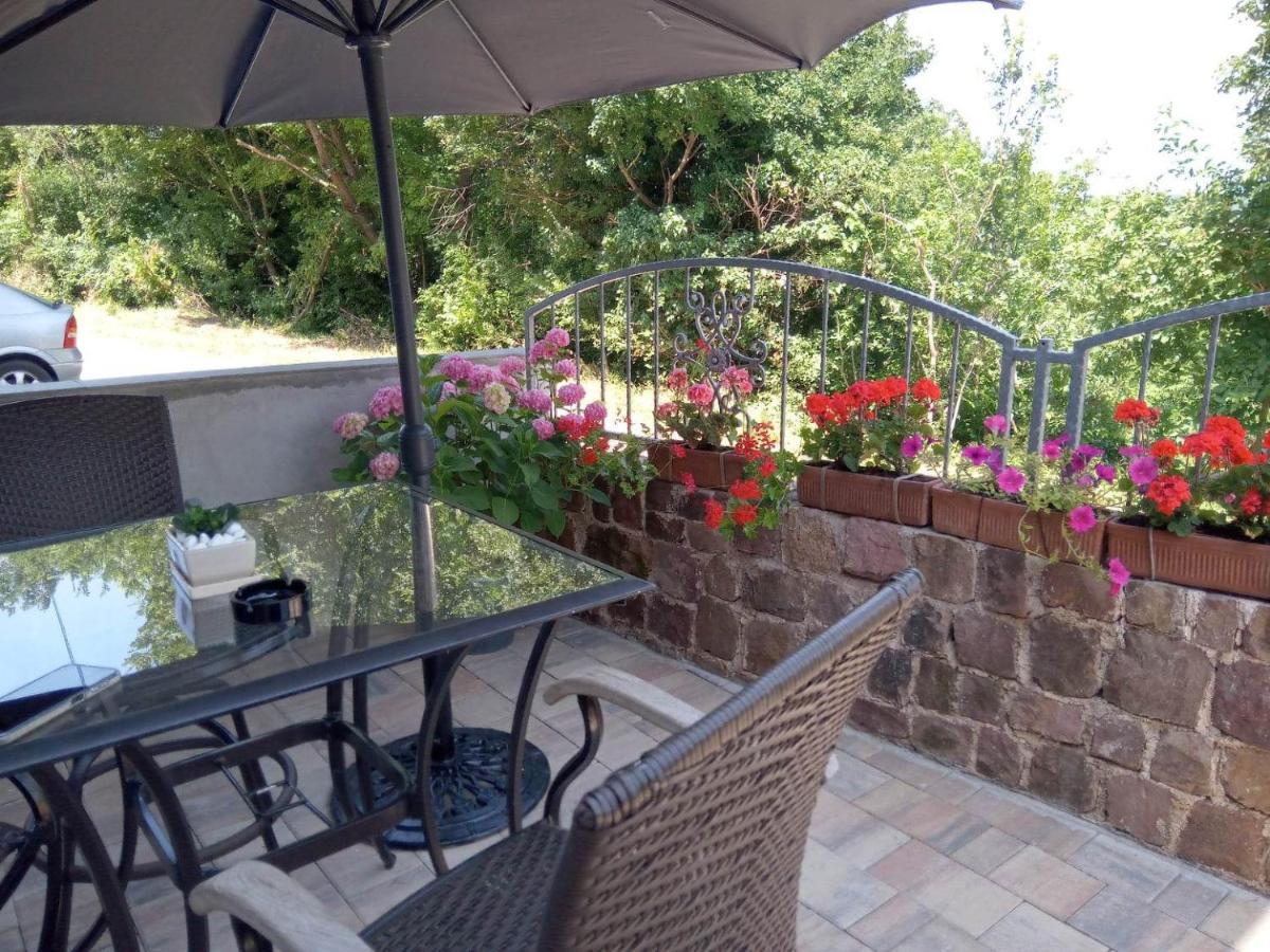 Chez Marthe, Organic Farm Stay Knin Exterior photo